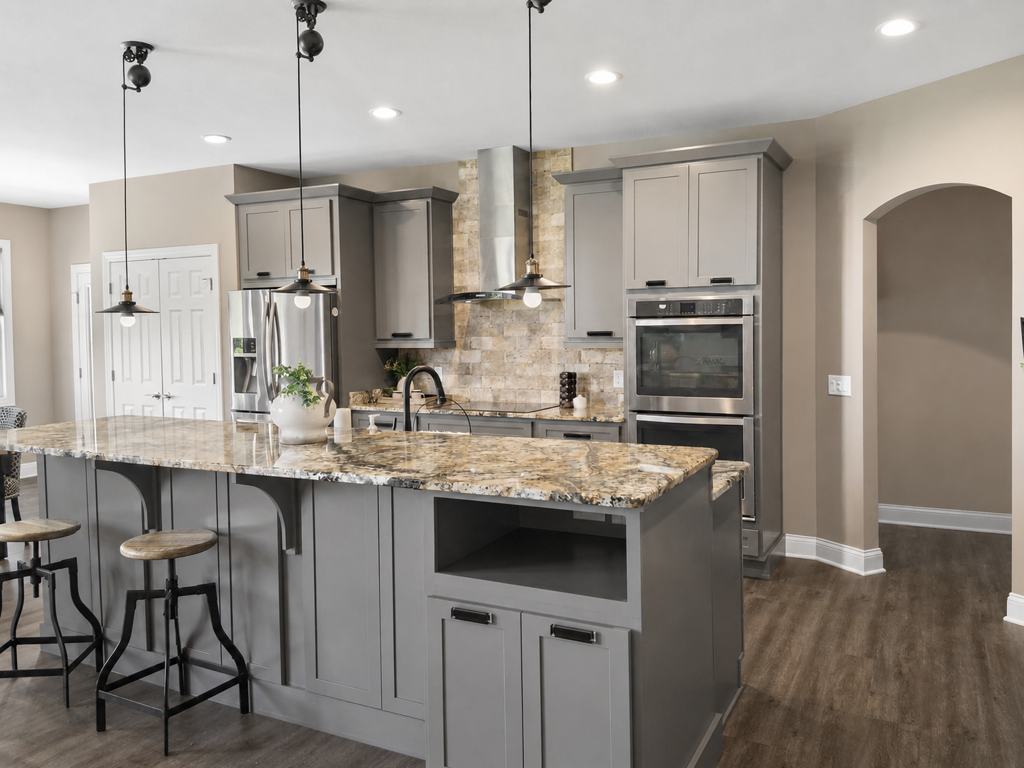 Kitchen island with seating and open view to the cabinetry